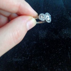Round cut engagement ring